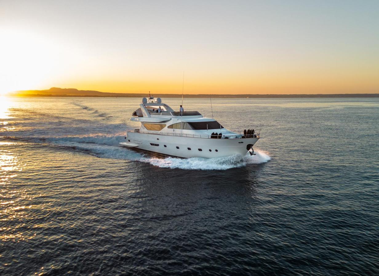 Essoess Boat - Five Star - Exclusive Use Palma