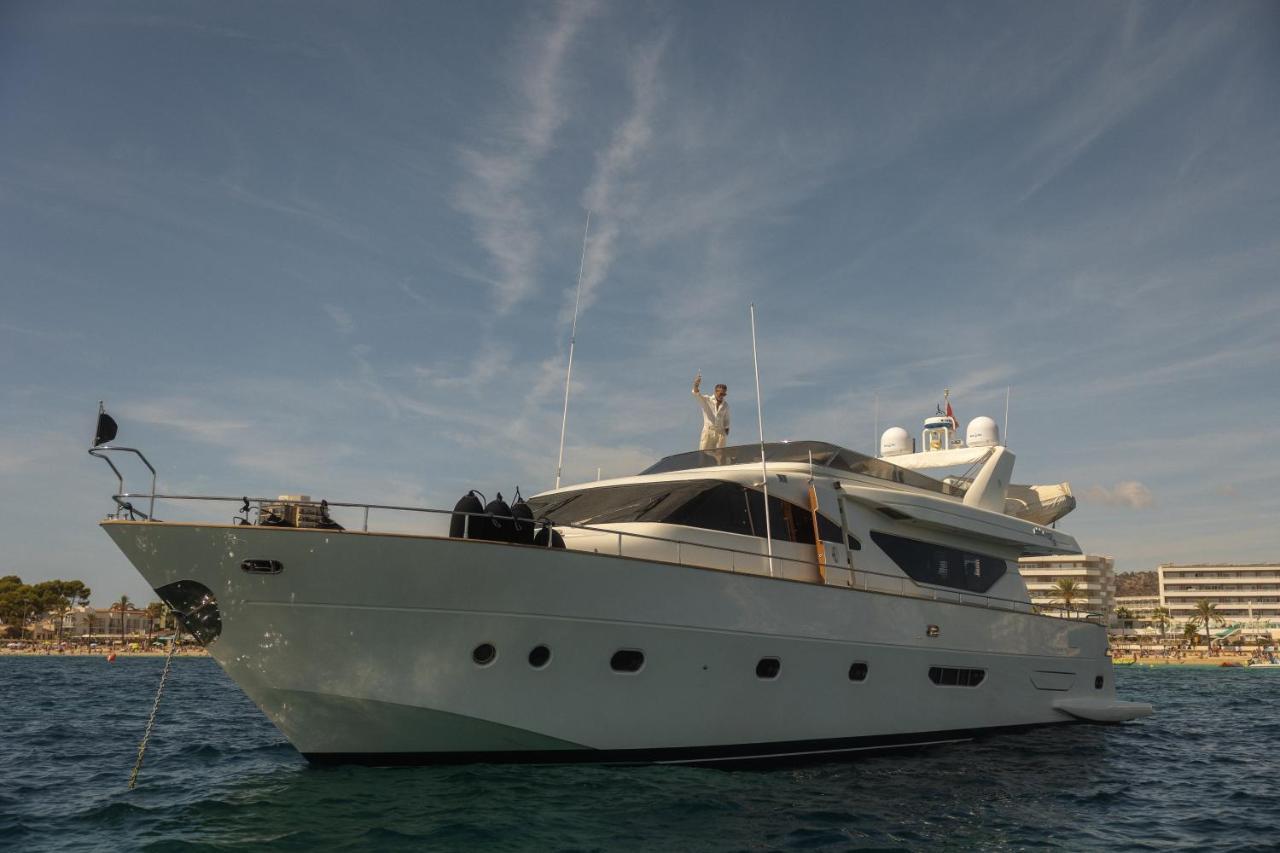 Essoess Boat - Five Star - Exclusive Use Palma