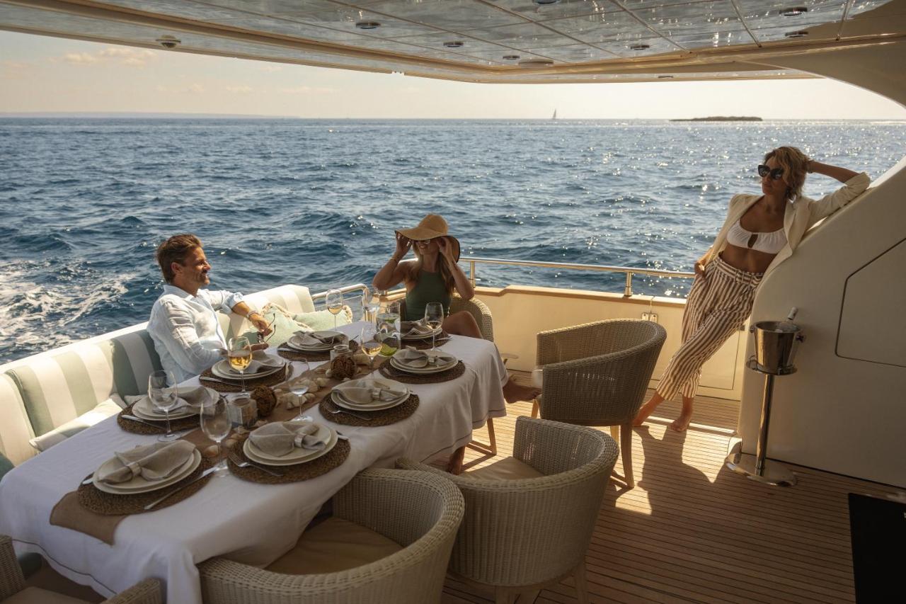 Essoess Boat - Five Star - Exclusive Use Bateau-hôtel *
